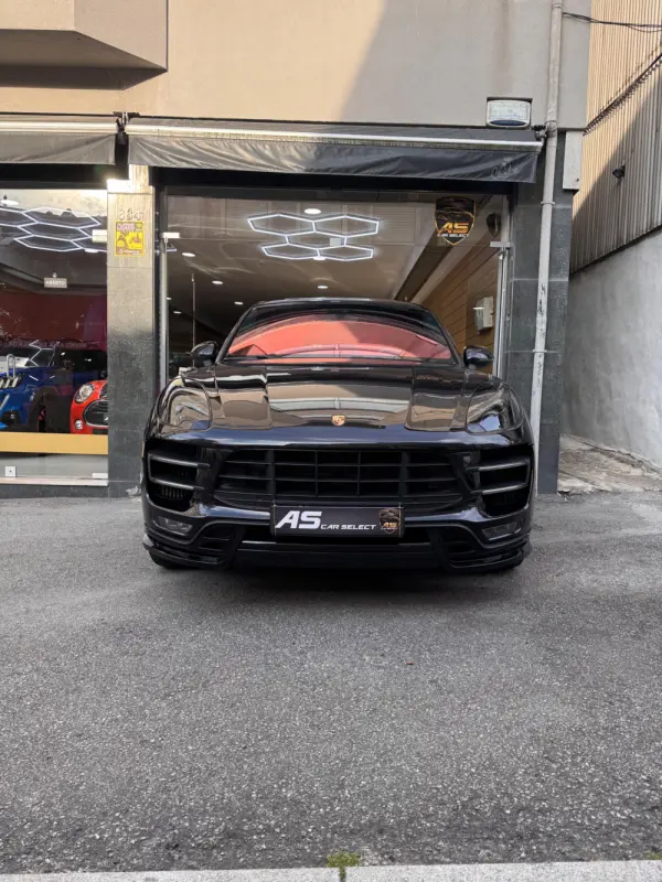 Porsche Macan Turbo Performance Package 2