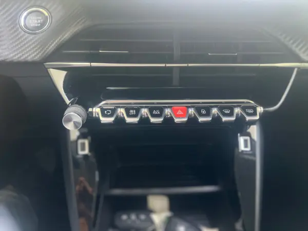 Peugeot 208 ACTIVE 11