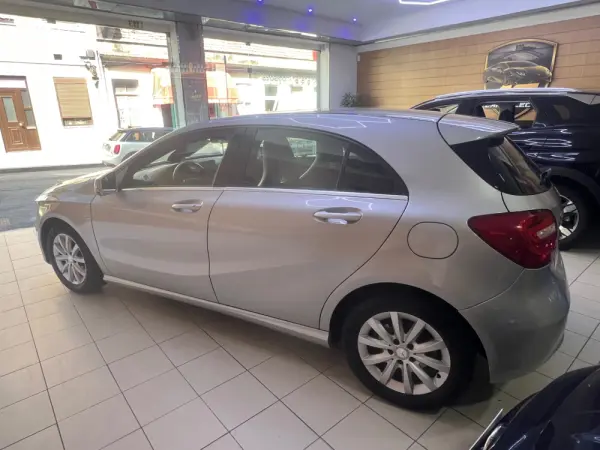 Mercedes-Benz A 180 d Urban 3