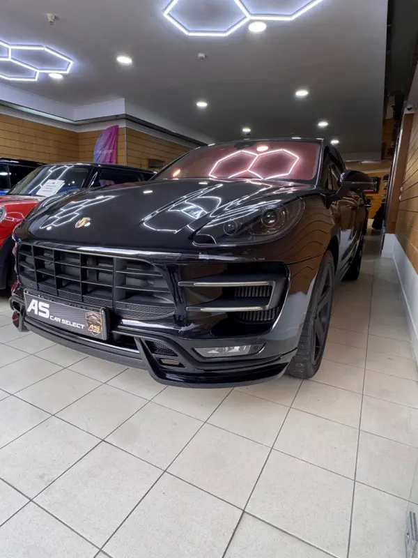 Porsche Macan Turbo Performance Package 4