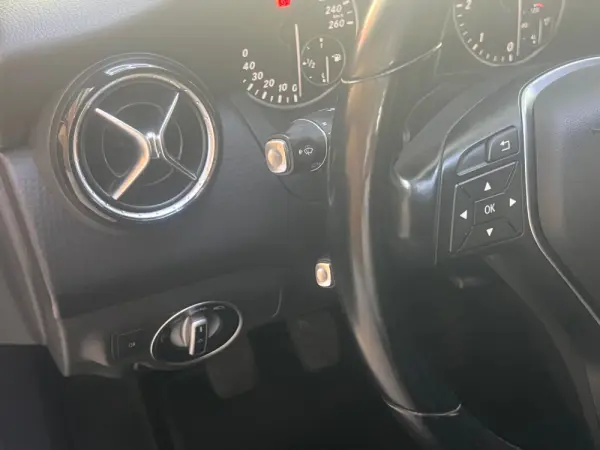 Mercedes-Benz A 180 d Urban 9