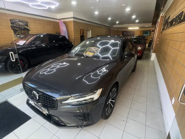 Volvo V60 2.0 T8 AWD TE Plus Dark 2
