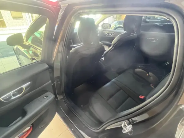 Volvo V60 2.0 T8 AWD TE Plus Dark 4