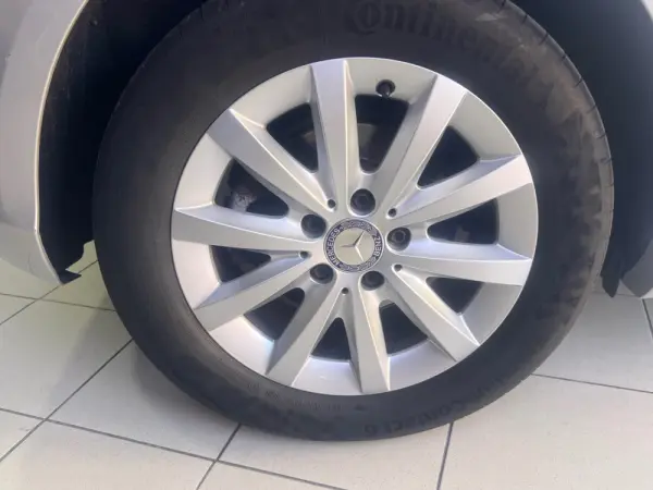 Mercedes-Benz A 180 d Urban 5