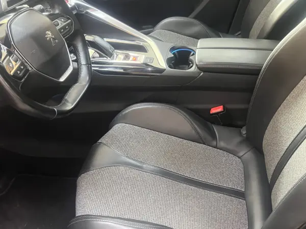 Peugeot 3008 1.5 BlueHDi GT Line J19 EAT8 18