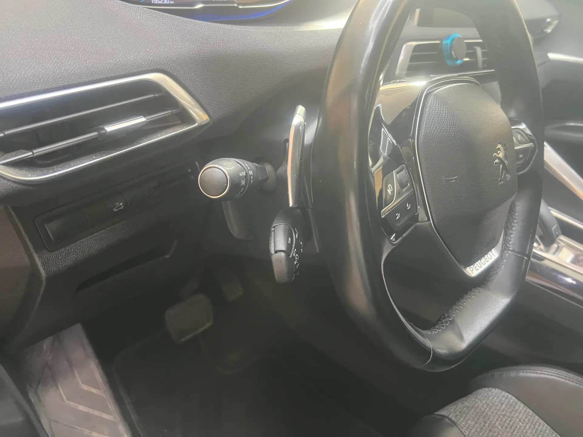 Peugeot 3008 1.5 BlueHDi GT Line J19 EAT8 13