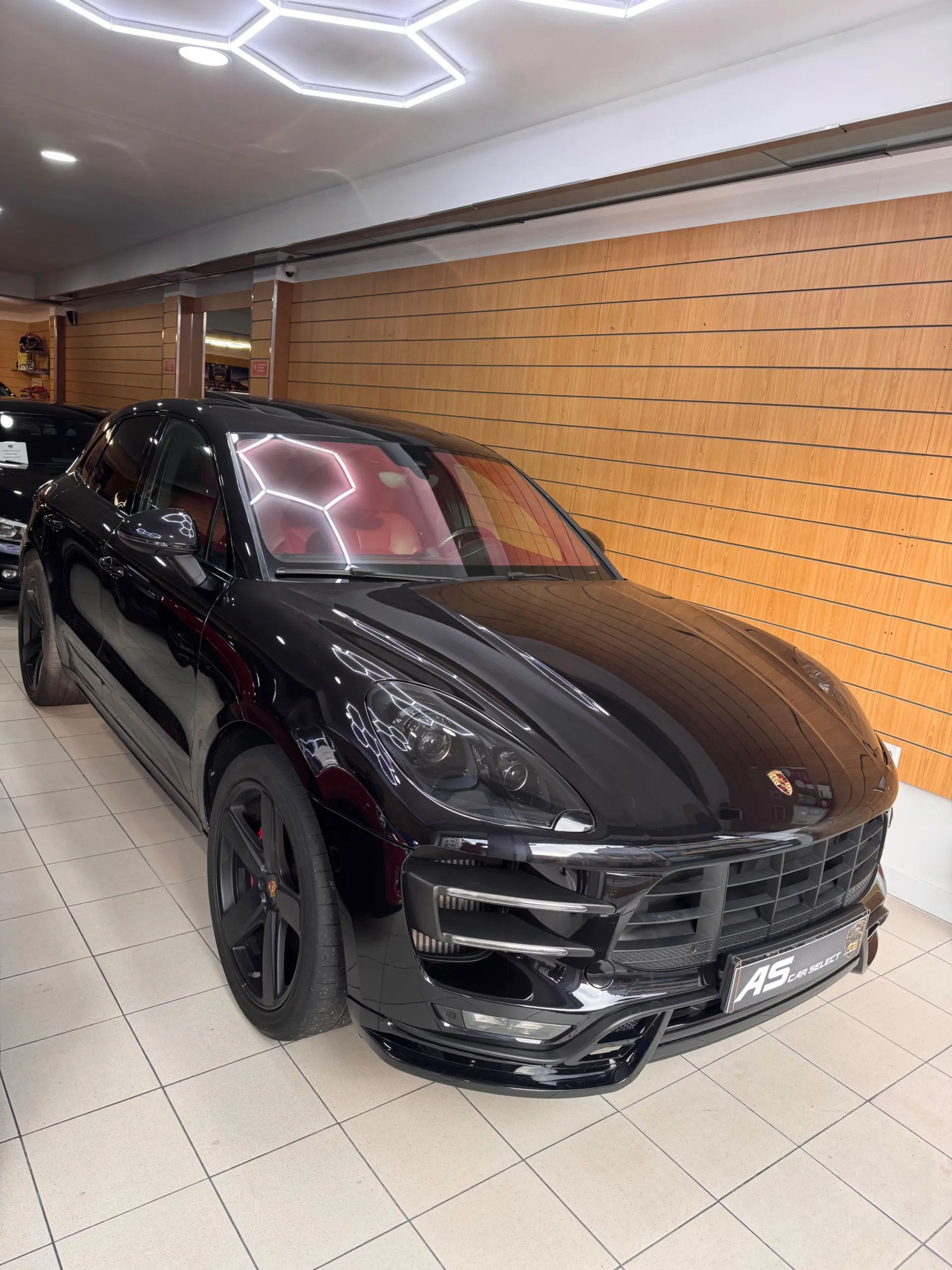 Porsche Macan Turbo Performance Package 8