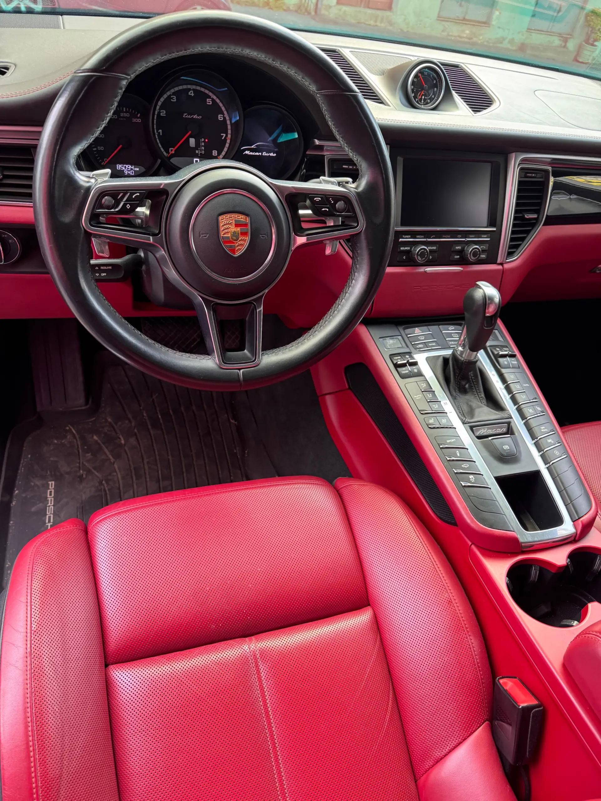 Porsche Macan Turbo Performance Package 16