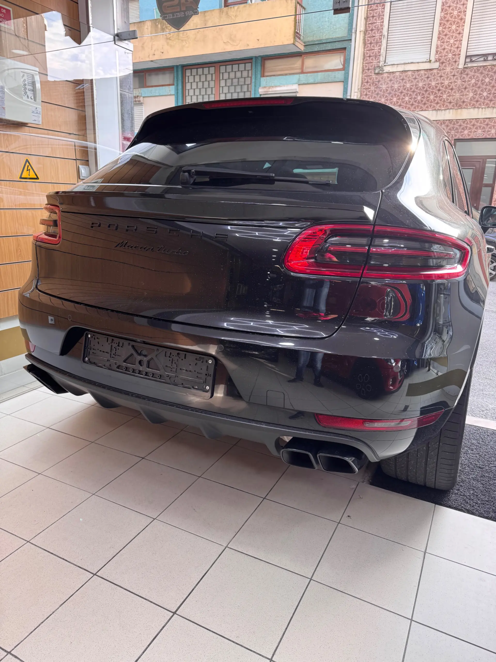 Porsche Macan Turbo Performance Package 15