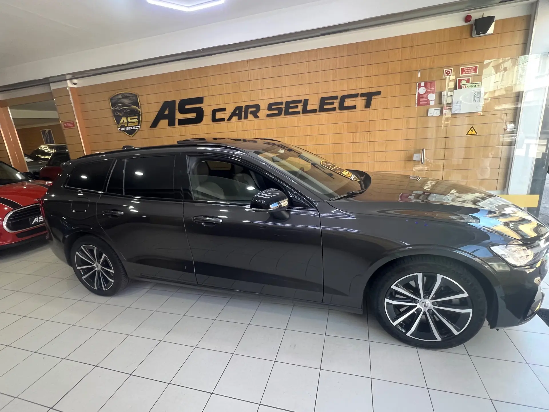Volvo V60 2.0 T8 AWD TE Plus Dark 1