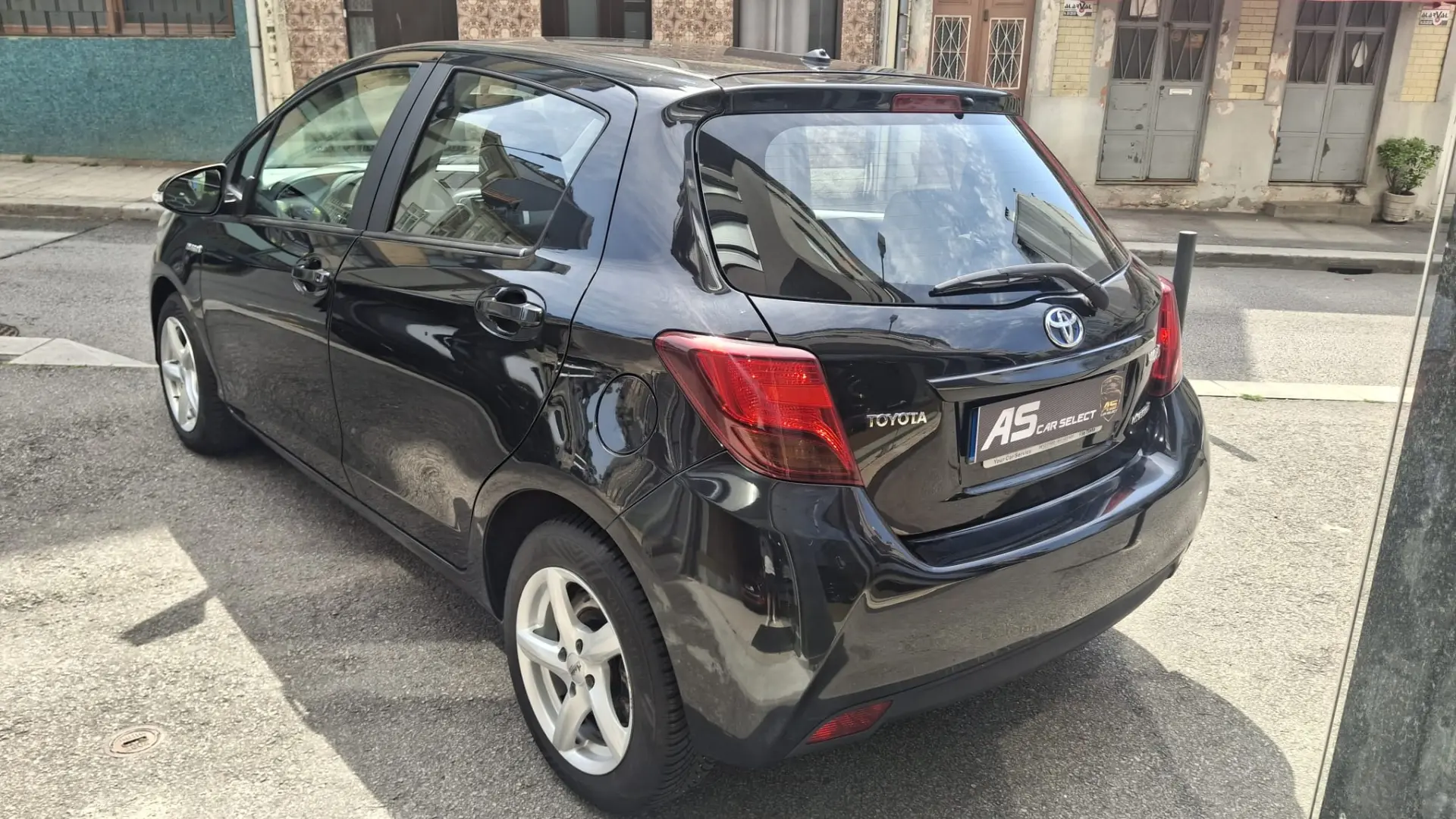 Toyota Yaris 1.5 HSD Exclusive+P.Luxury 8
