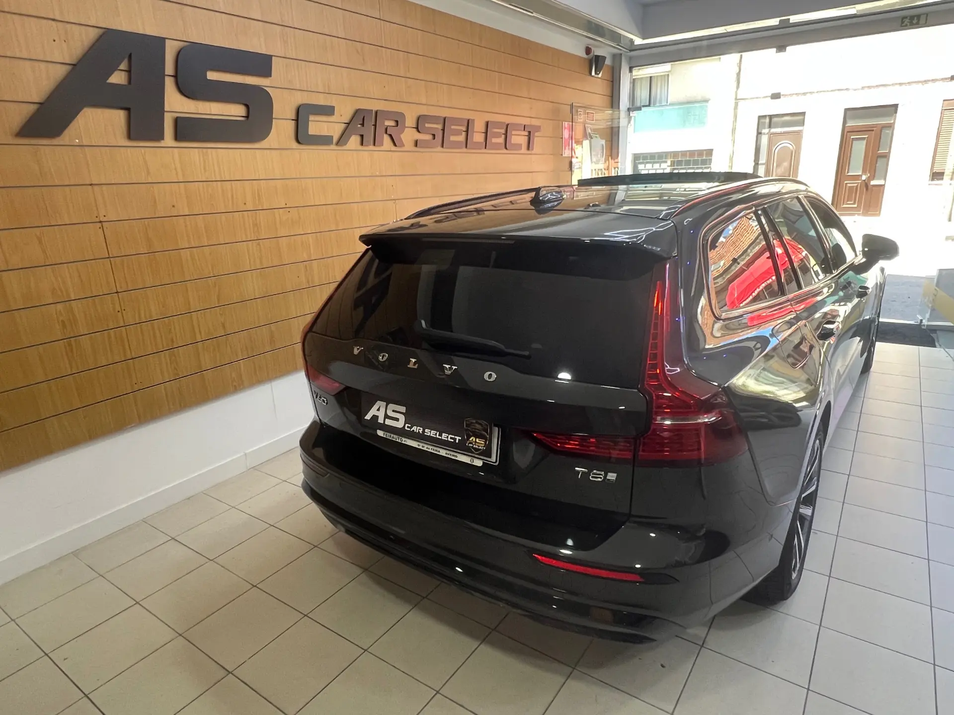 Volvo V60 2.0 T8 AWD TE Plus Dark 10