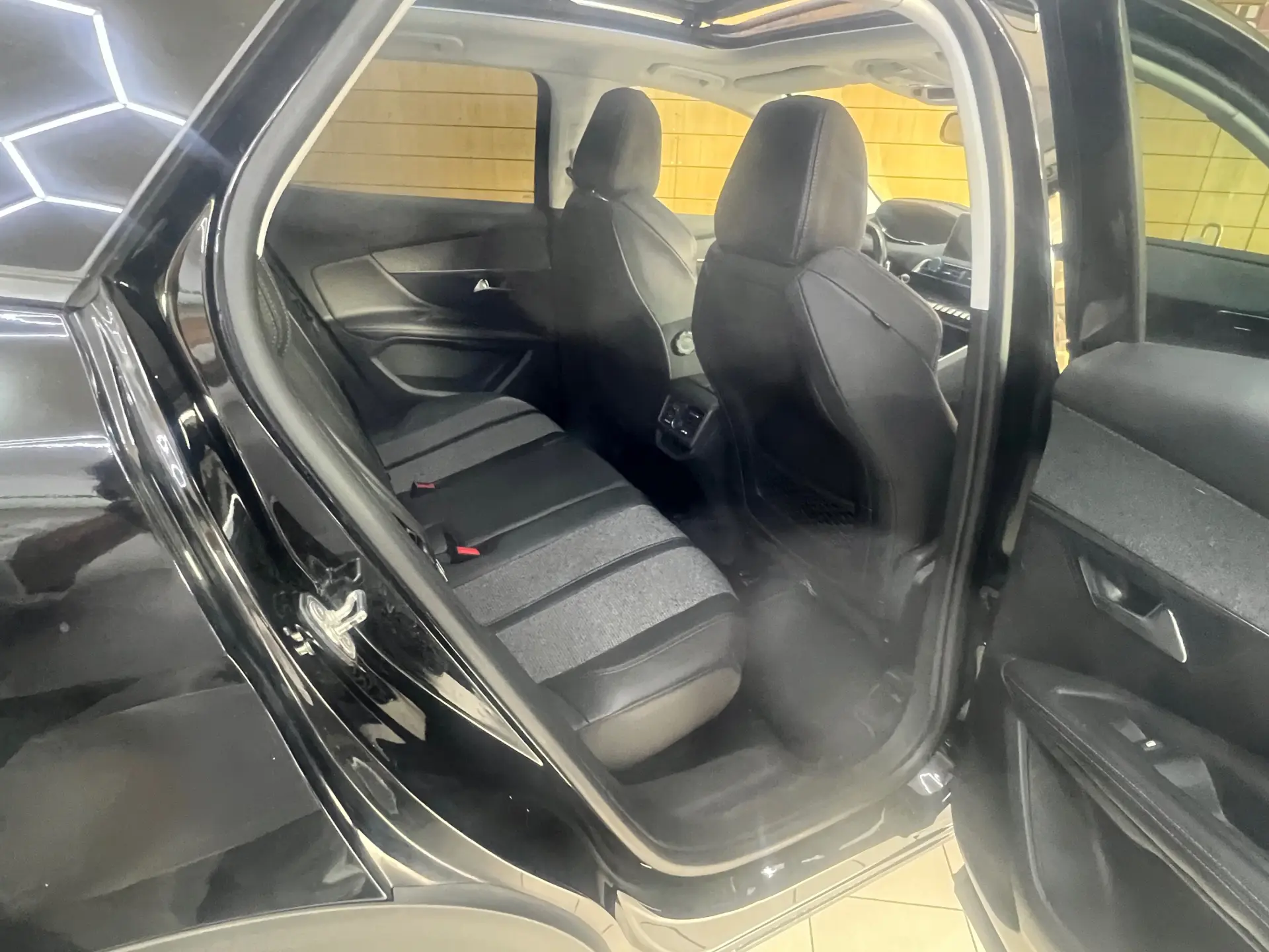 Peugeot 3008 1.5 BlueHDi GT Line J19 EAT8 11