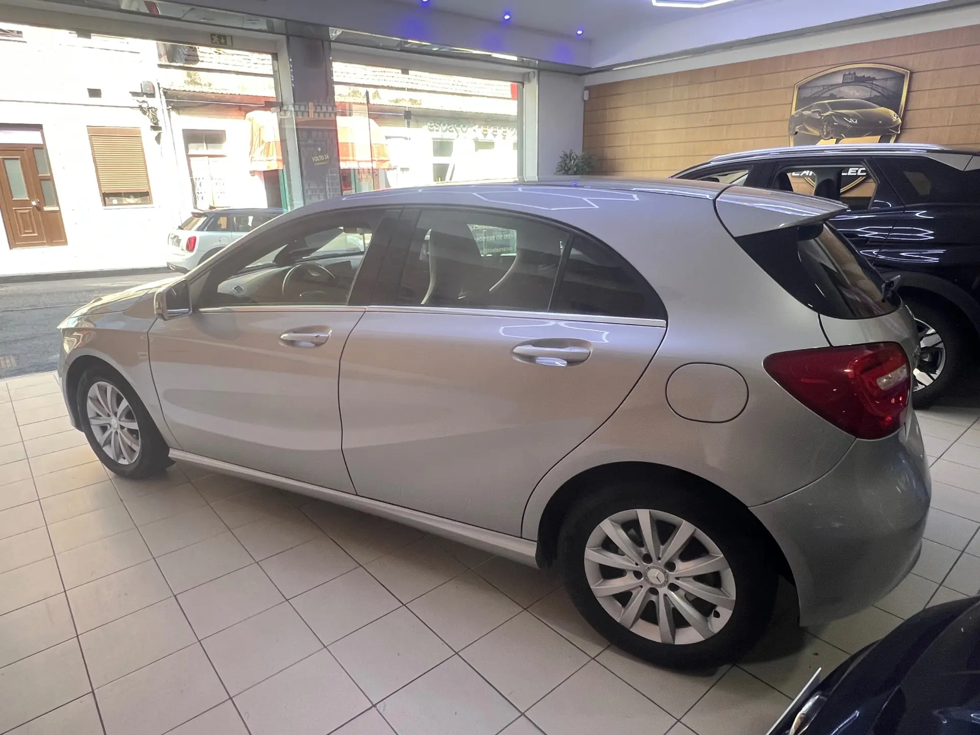 Mercedes-Benz A 180 d Urban 3