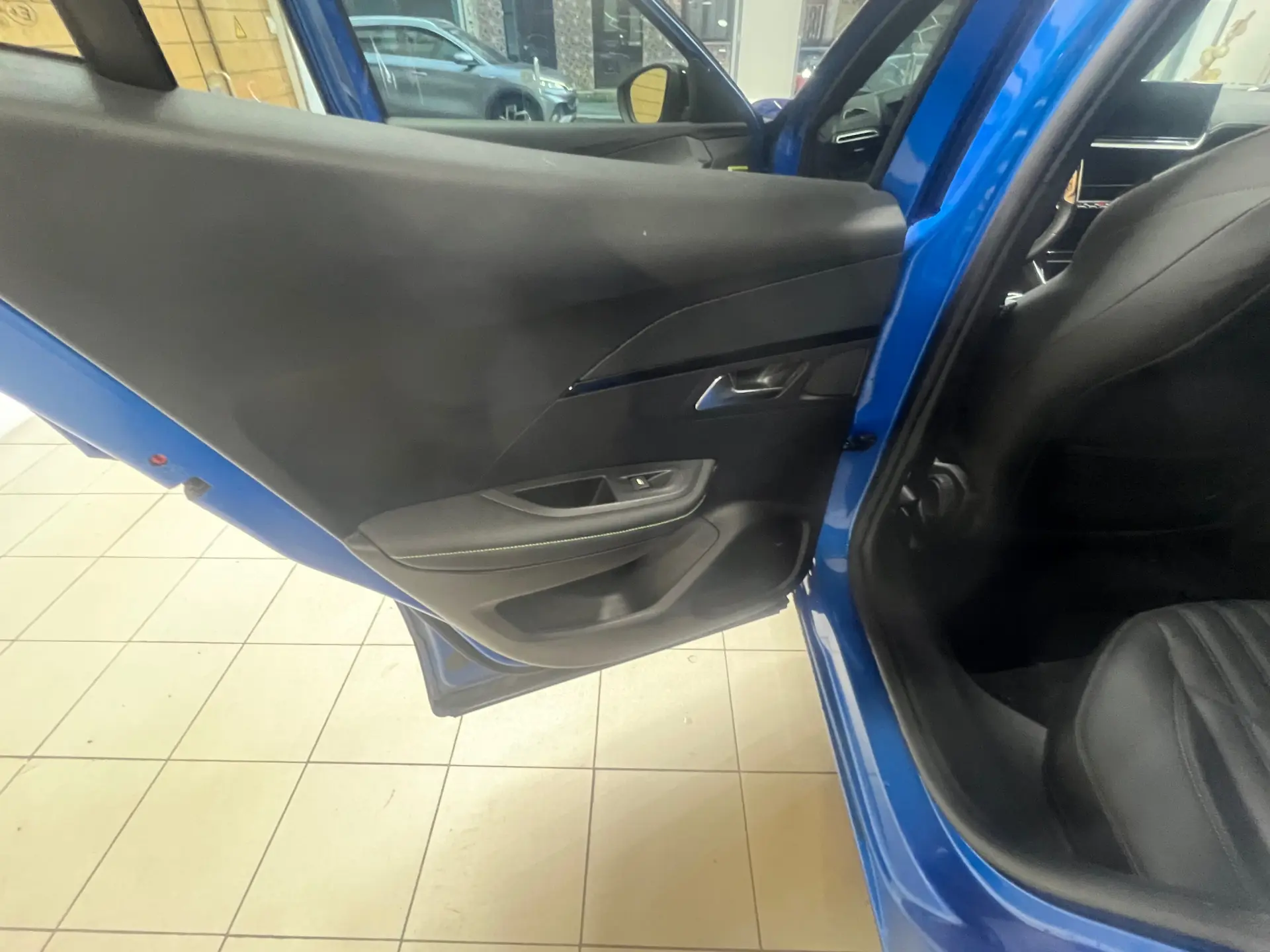 Peugeot e-2008 50 kWh GT Line 8