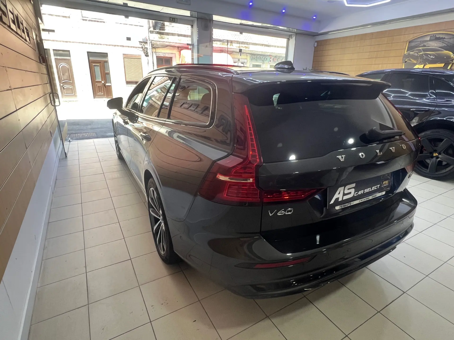 Volvo V60 2.0 T8 AWD TE Plus Dark 5