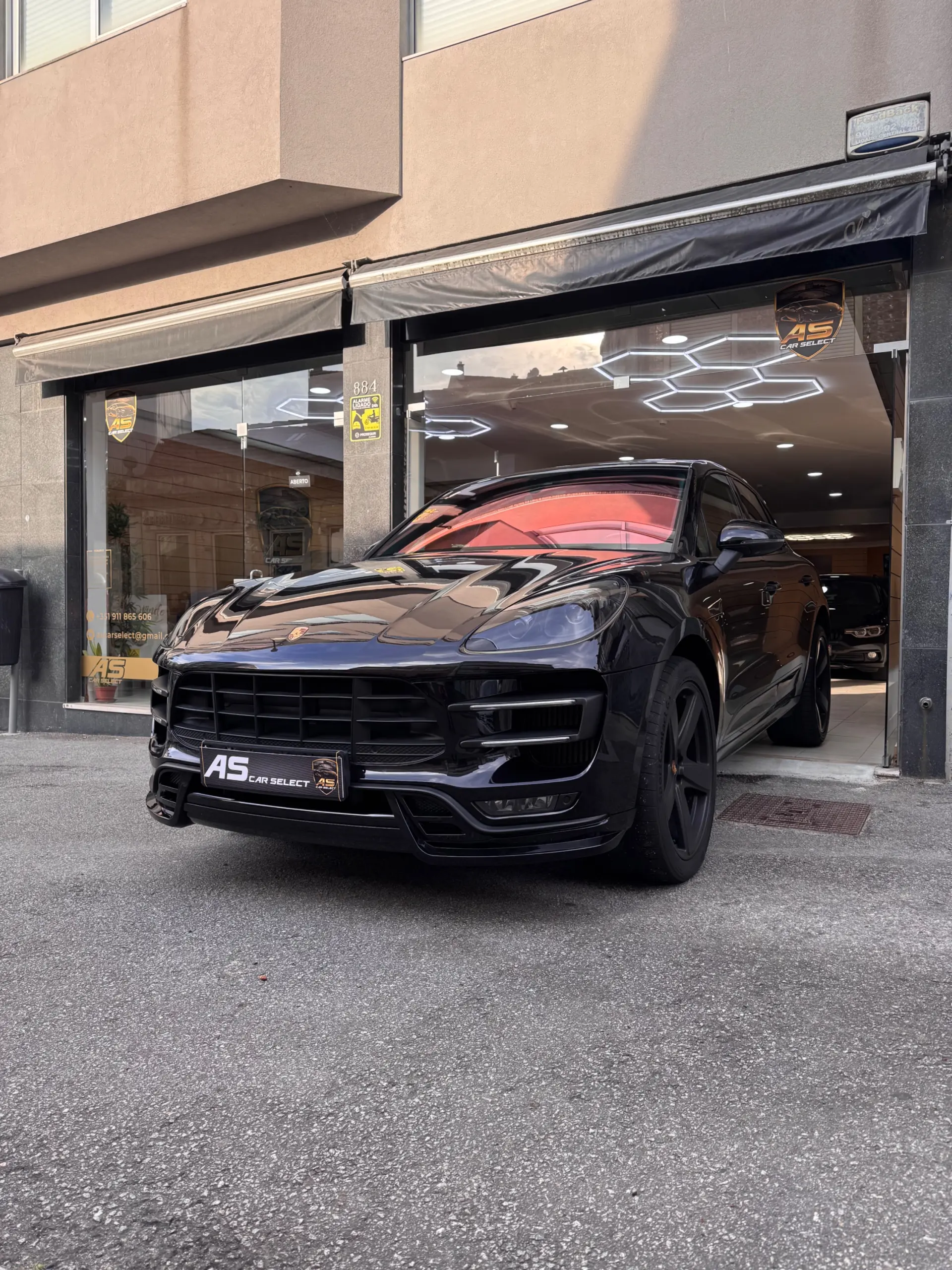 Porsche Macan Turbo Performance Package 1