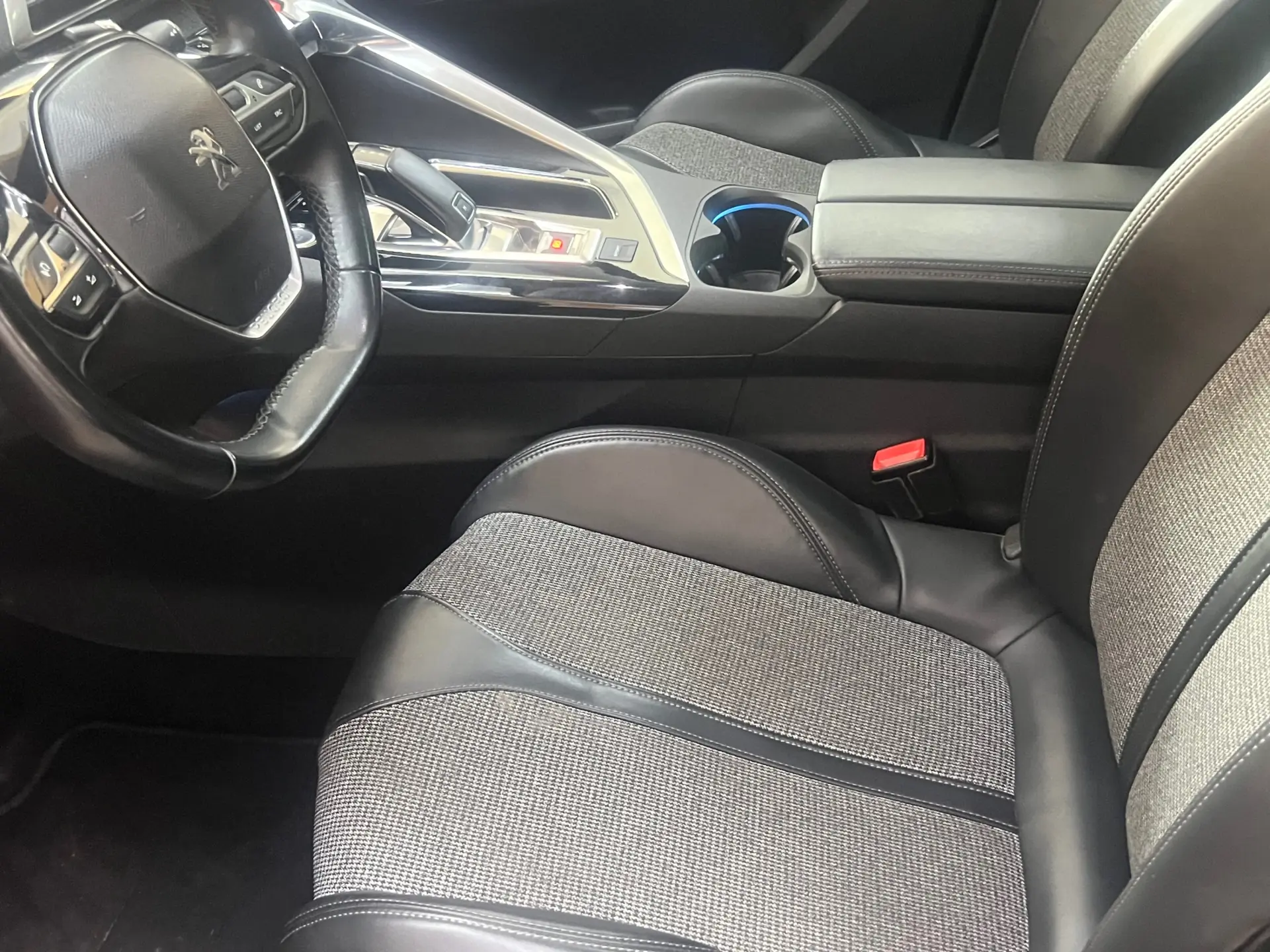 Peugeot 3008 1.5 BlueHDi GT Line J19 EAT8 18