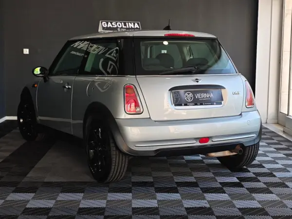 MINI 3 Portas ONE 19