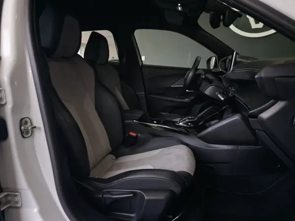 Peugeot e-2008 GT Pack 38