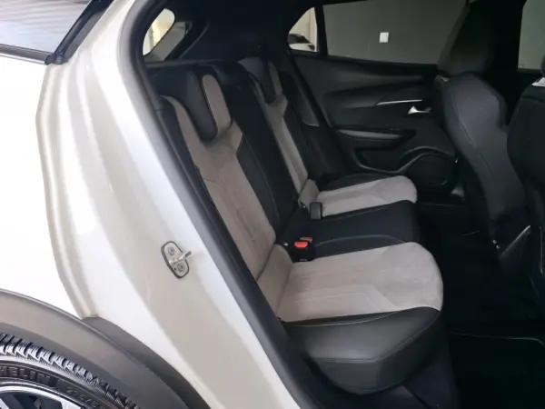 Peugeot e-2008 GT Pack 47