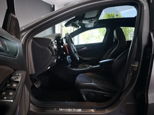 Mercedes-Benz A 200 CDI 7G-DCT AMG Line 31