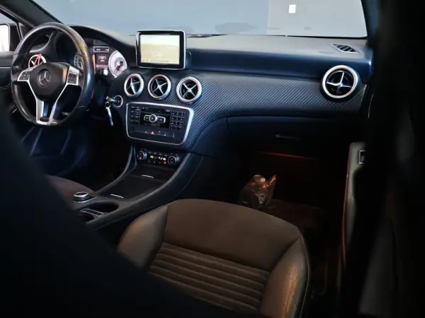 Mercedes-Benz A 200 CDI 7G-DCT AMG Line 41