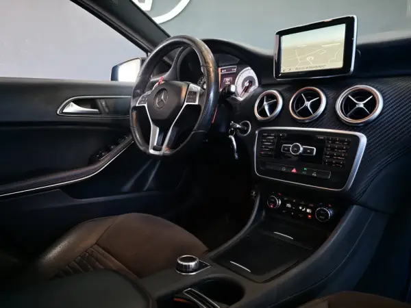 Mercedes-Benz A 200 CDI 7G-DCT AMG Line 52