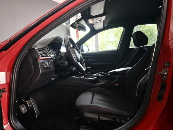 BMW 320 d Pack M 28