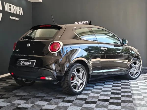 Alfa Romeo MiTo Distinctive 17