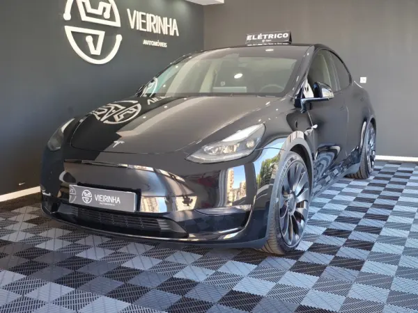 Tesla Model Y Performance Dual Motor AWD 1
