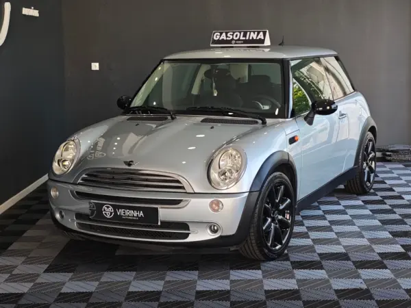 MINI 3 Portas ONE 11