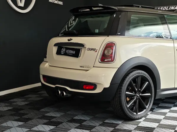 MINI 3 Portas Cooper S 22