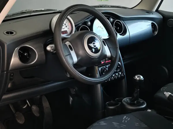 MINI 3 Portas ONE 23