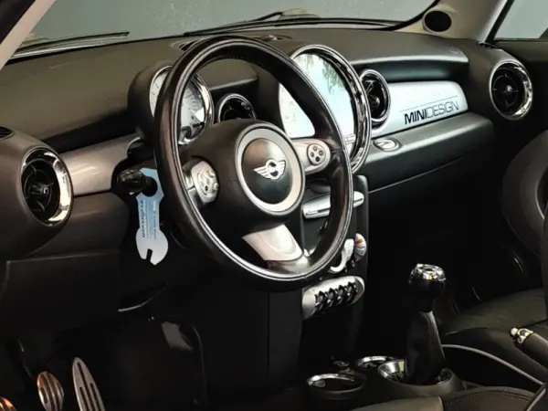 MINI 3 Portas Cooper S 31