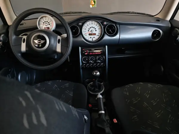 MINI 3 Portas ONE 31