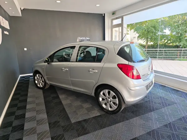 Opel Corsa 1.2 Enjoy 21