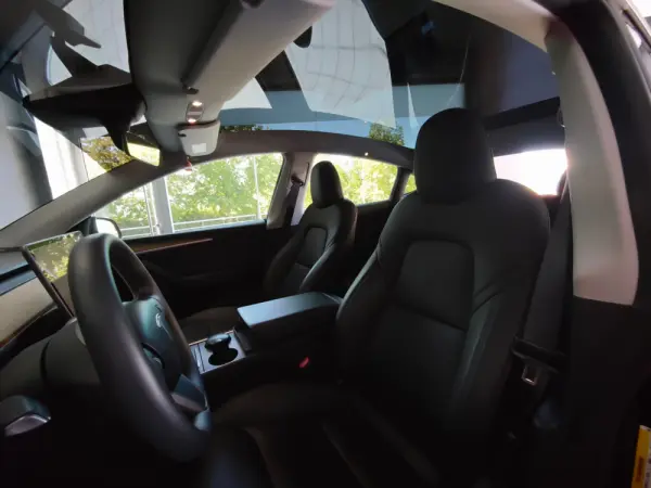 Tesla Model Y Performance Dual Motor AWD 32