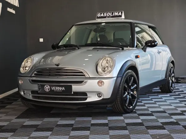 MINI 3 Portas ONE 10