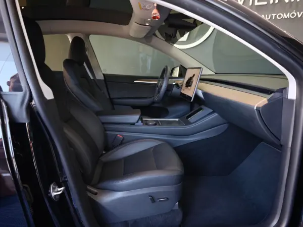 Tesla Model Y Performance Dual Motor AWD 40