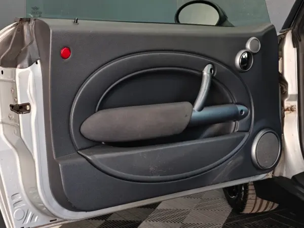 MINI 3 Portas ONE 22