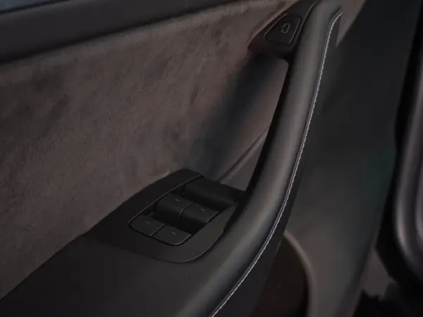 Tesla Model Y Performance Dual Motor AWD 25