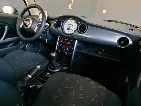 MINI 3 Portas ONE 29