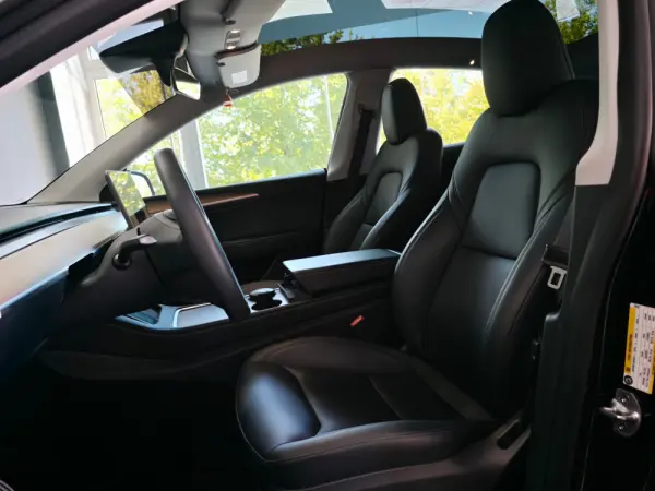Tesla Model Y Performance Dual Motor AWD 29