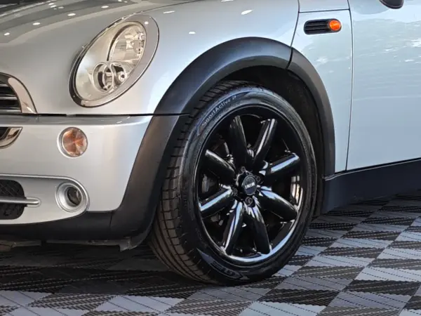 MINI 3 Portas ONE 9