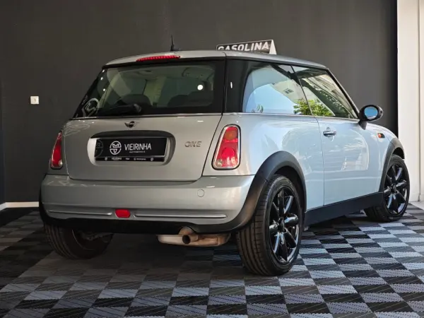 MINI 3 Portas ONE 17