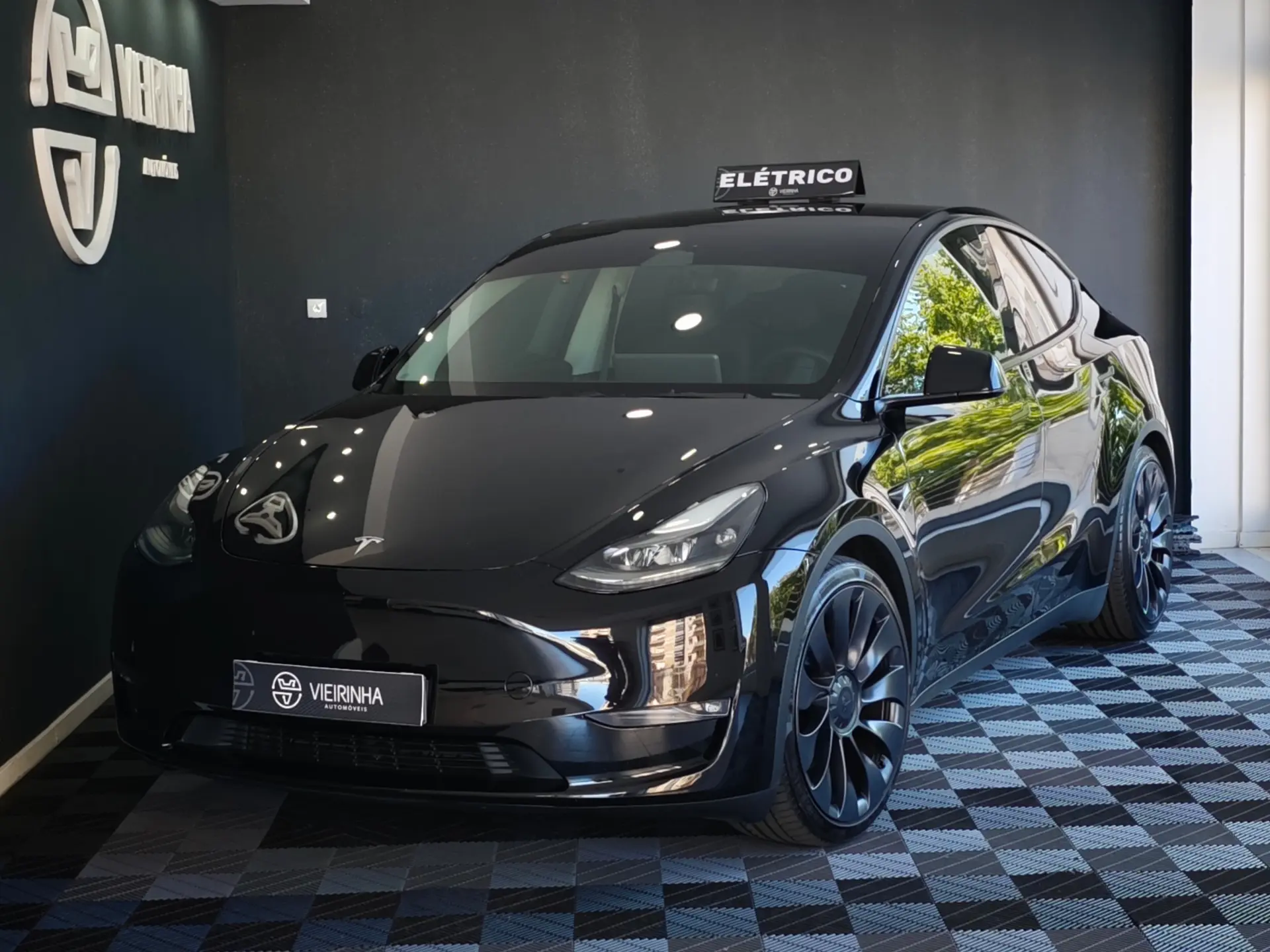 Tesla Model Y Performance Dual Motor AWD 10