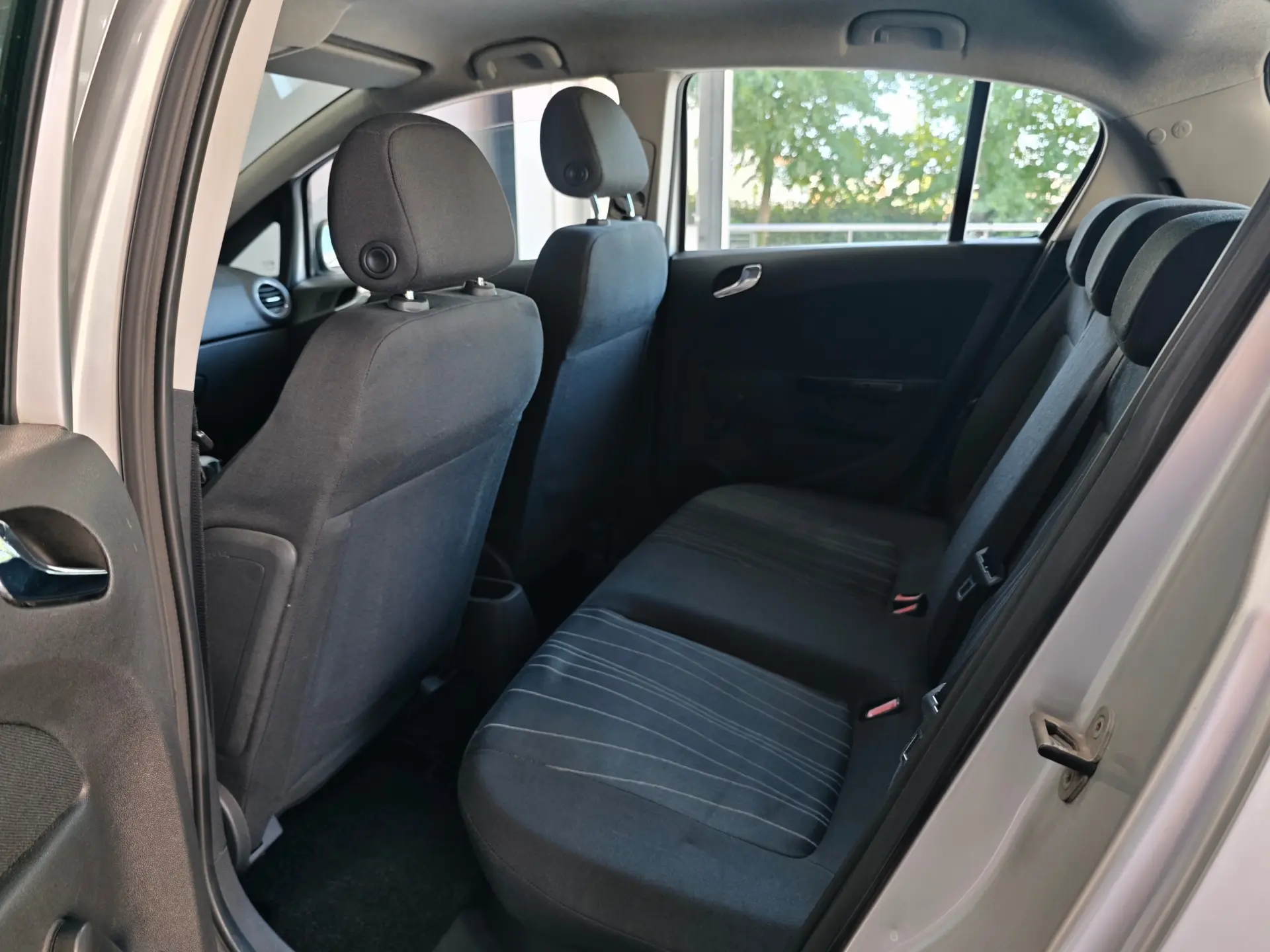 Opel Corsa 1.2 Enjoy 31