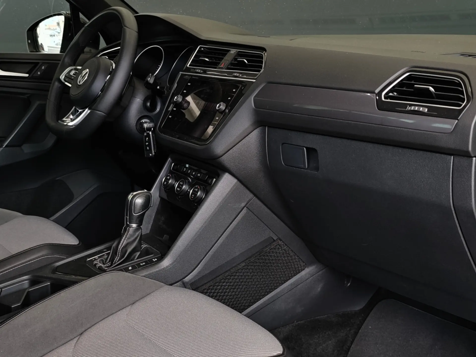 Volkswagen Tiguan 1.5 TSI R-Line DSG 51