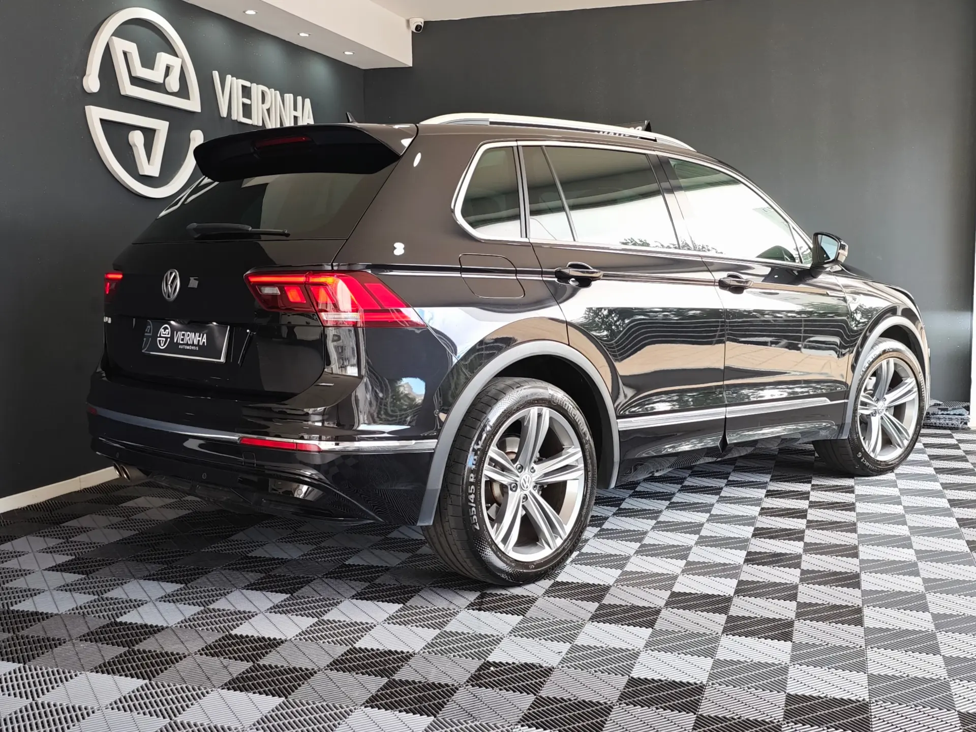 Volkswagen Tiguan 1.5 TSI R-Line DSG 25